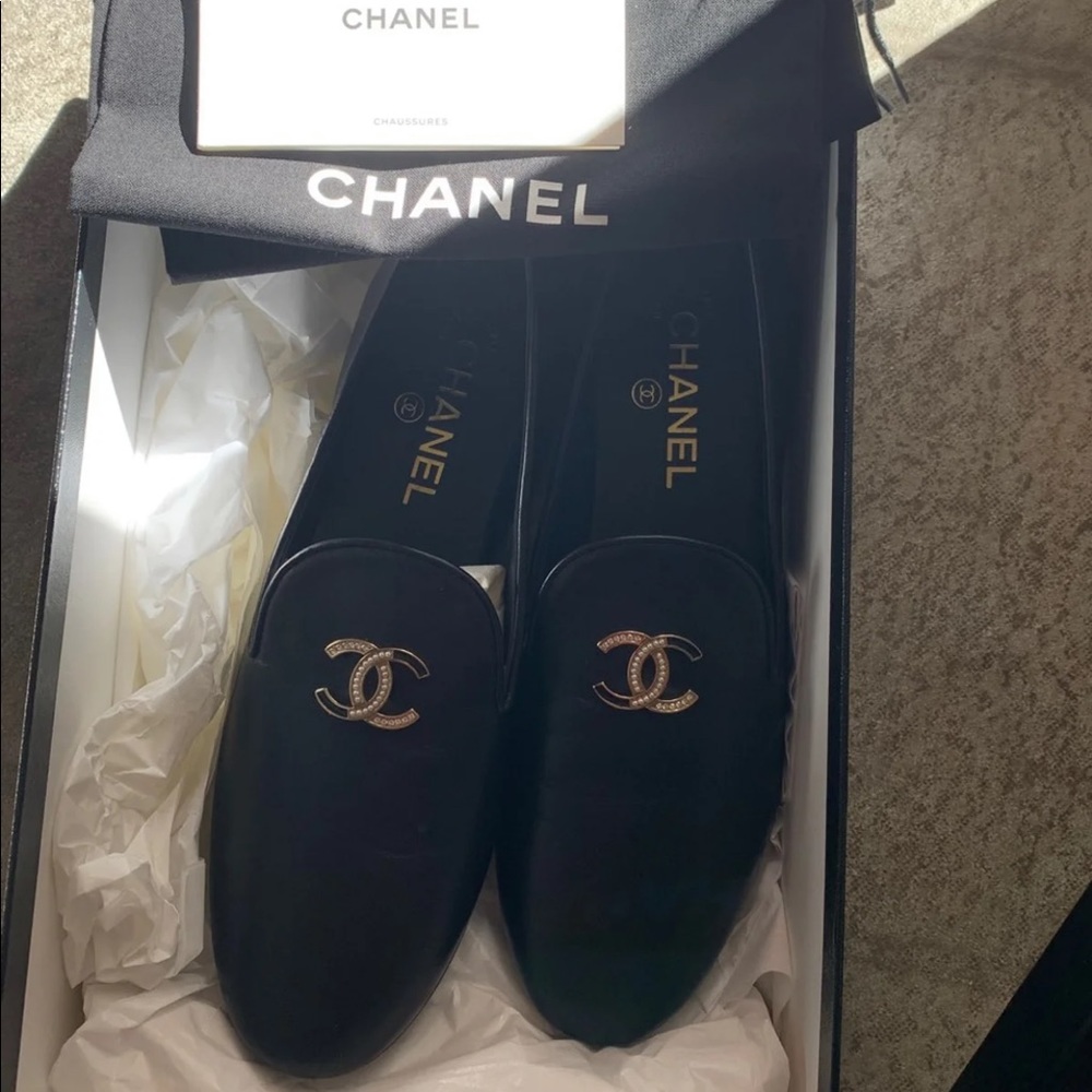 Chanel shoes !! Never used .
